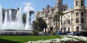 Lee más sobre el artículo Descubre la emblemática Plaza del Ayuntamiento en Valencia